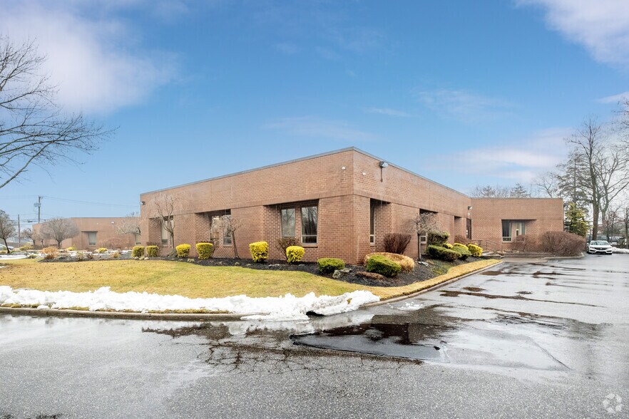 More Photos Of 500 Montauk Hwy, West Islip Medical For Lease