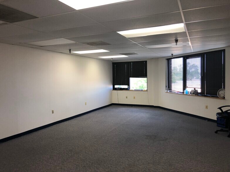 More Photos Of 3261 Old Washington Rd, Waldorf Loft Creative Space For Sale