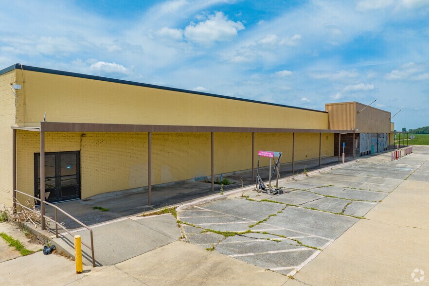 More Photos Of 1100 MO Hwy 84 W, Caruthersville Freestanding For Sale