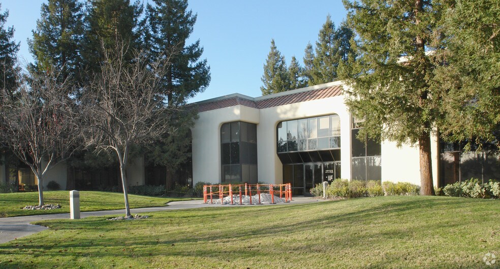 More Photos Of 19925 Stevens Creek Blvd, Cupertino Office For Lease
