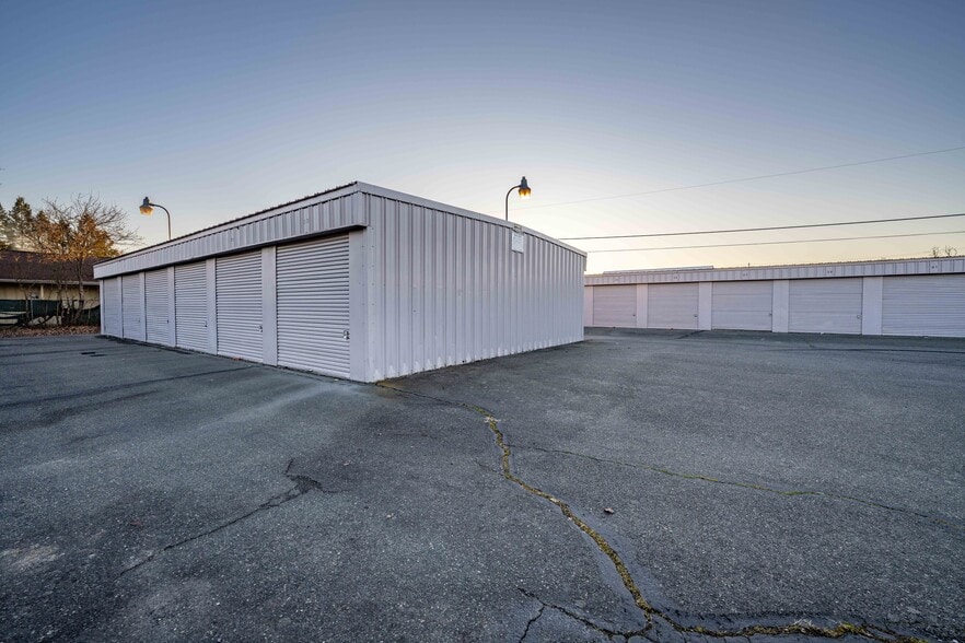 More Photos Of 100 Pardee Ln, Grants Pass Self Storage For Sale