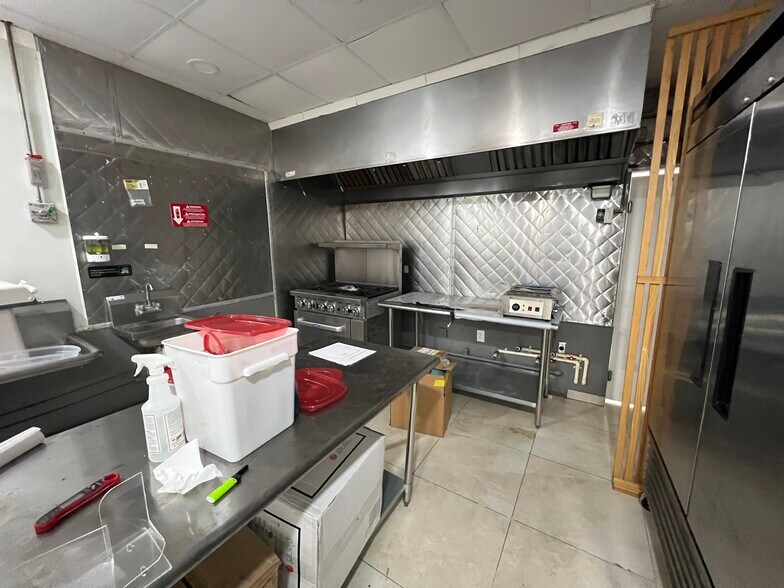 More Photos Of 2210-2220 NE 123rd St, Miami Restaurant For Lease