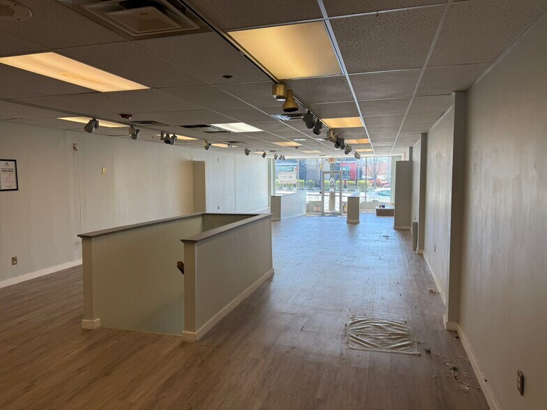 More Photos Of 109-133 N York Rd, Willow Grove Unknown For Lease