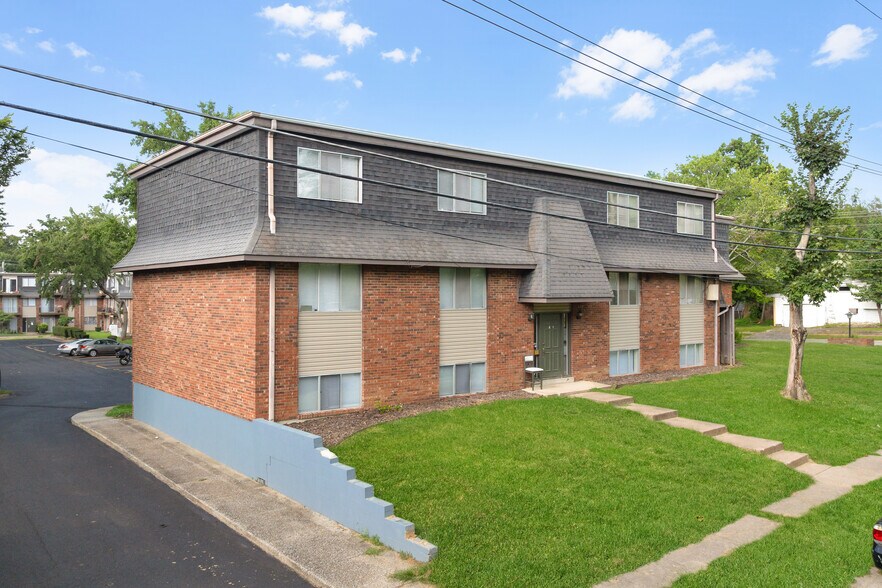 More Photos Of 400 N Oakland Ave, Carbondale Apartments For Sale