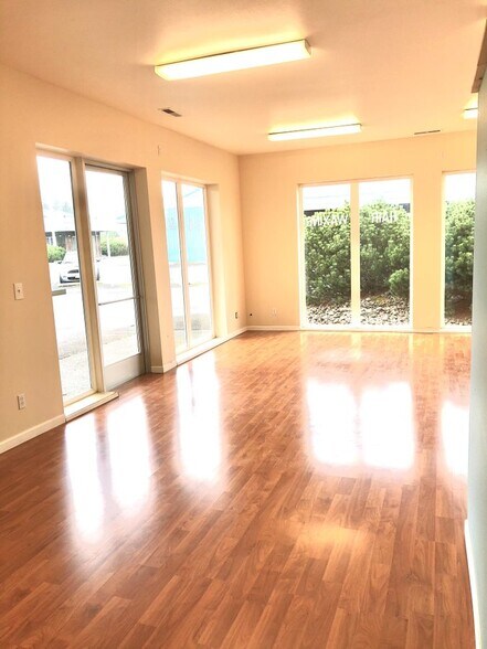 More Photos Of 3095 Highway 101 N, Seaside Office For Sale