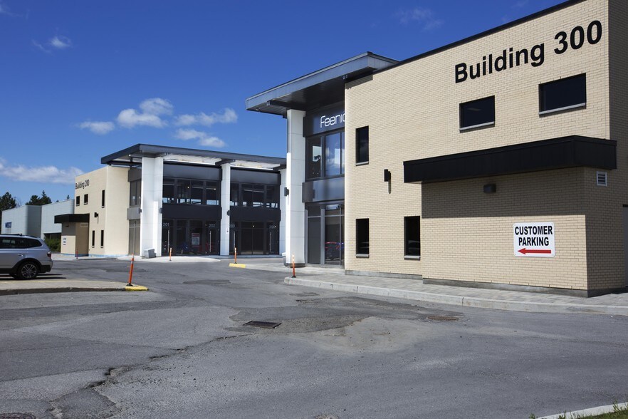 More Photos Of 2310 St Laurent Blvd, Ottawa Showroom For Sale