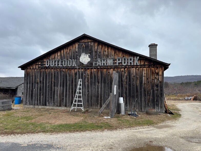 More Photos Of 138 Main Rd, Westhampton Restaurant For Lease