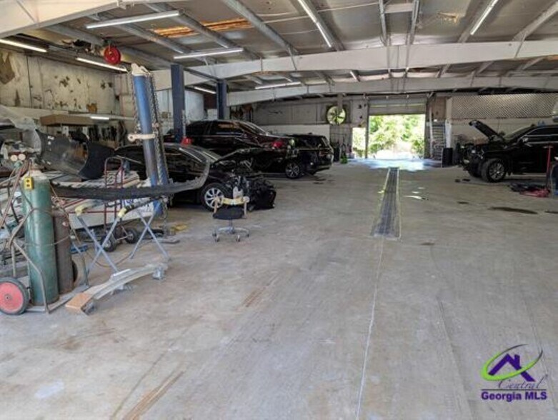More Photos Of 614 N Davis Dr, Warner Robins Auto Repair For Sale