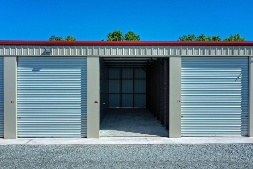 More Photos Of 50 Voss Ln, Huntingdon Self Storage For Sale