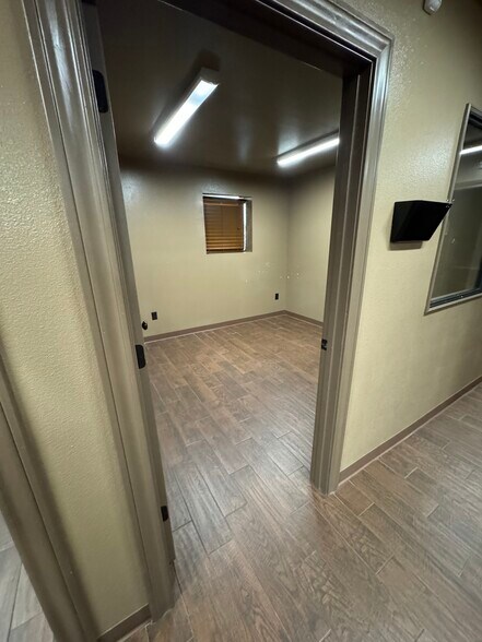 More Photos Of 2301 Oak St, Abilene Unknown For Lease