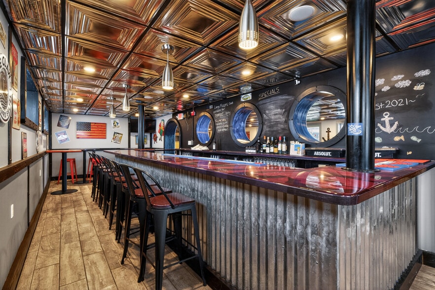 Primary Photo Of 1 Angell Rd, Narragansett Storefront Retail Residential For Lease