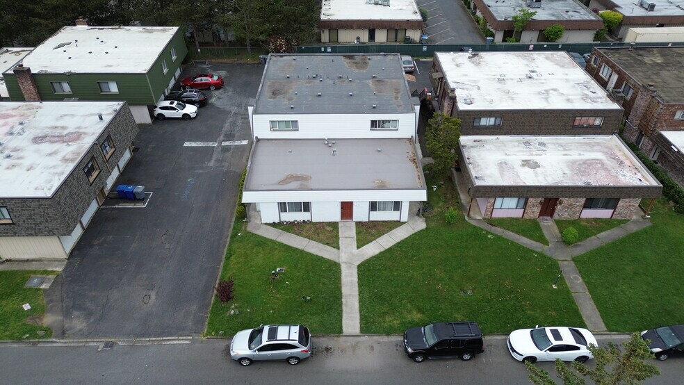 More Photos Of 16 147th Ave SE, Bellevue Apartments For Sale