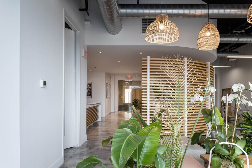 More Photos Of 555 Washington Ave, Miami Beach Office For Lease