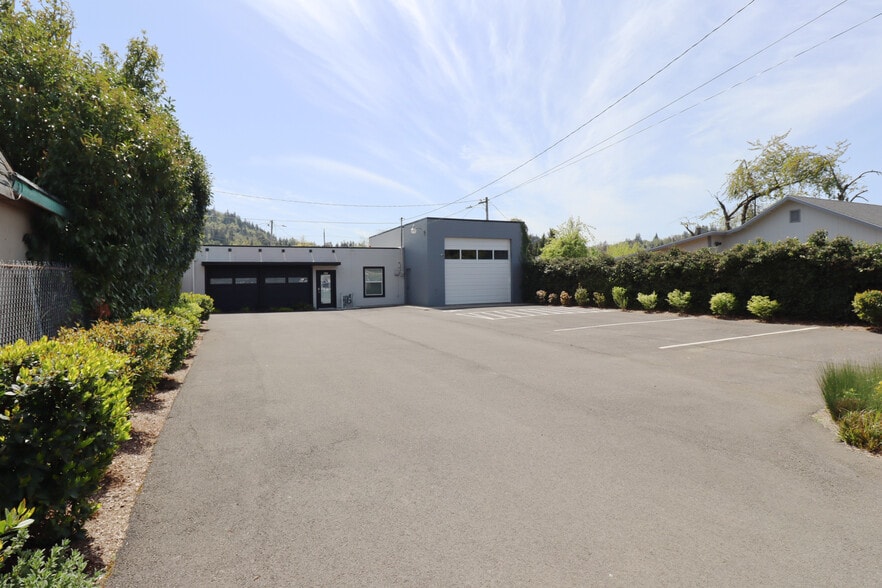 More Photos Of 1241 Main St, Springfield Office For Sale