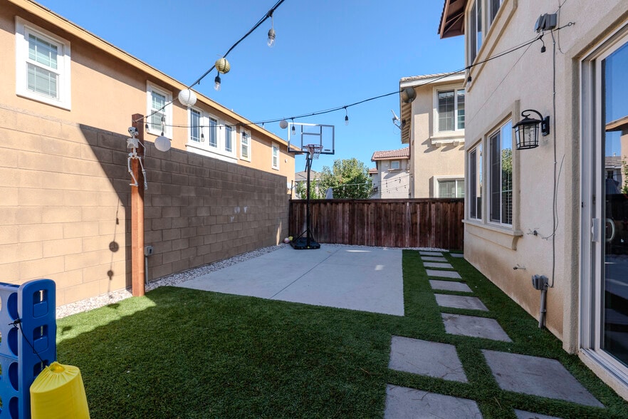 More Photos Of 10997 Cedarhurst Way, Riverside Multifamily For Sale
