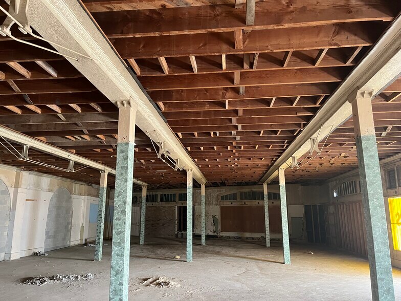 More Photos Of 4007 S Flores St, San Antonio Freestanding For Sale