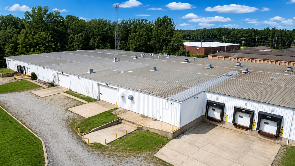More Photos Of 811 Commerce Dr, Kendallville Manufacturing For Sale