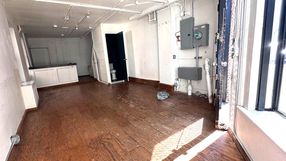 More Photos Of 35 Saint James Pl, New York Storefront Retail Residential For Lease