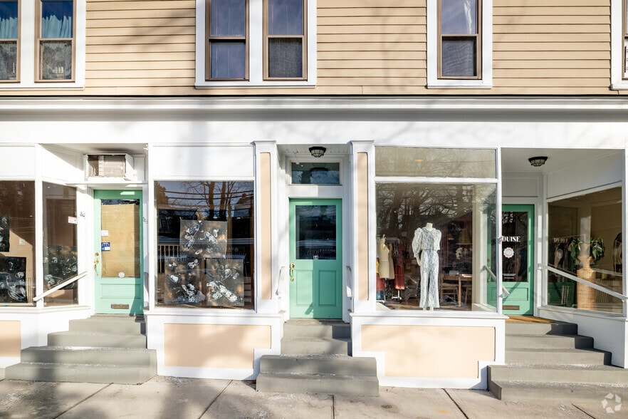 More Photos Of 82-86 Birch Hill Rd, Locust Valley Storefront Retail Residential For Lease