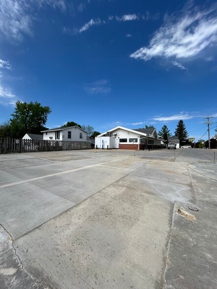 More Photos Of 537 Ridge St, Mineral Point Convenience Store For Sale