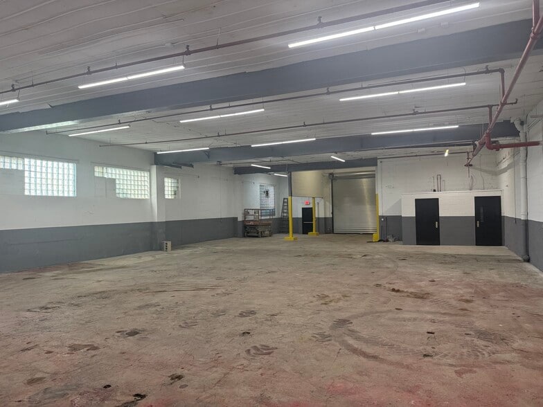 More Photos Of 450 Timpson Pl, Bronx Warehouse For Lease