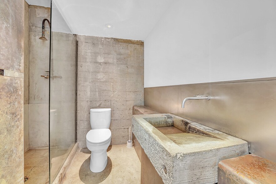 More Photos Of 10 Dravus St, Seattle Unknown For Lease