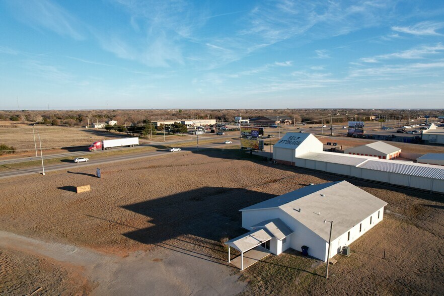 More Photos Of 4925 North Hwy 81, Duncan Flex For Lease