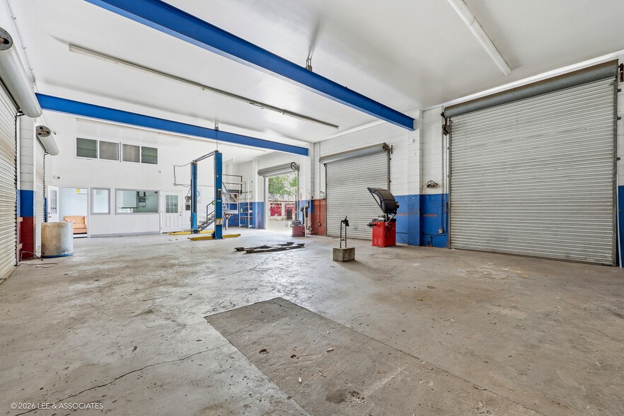 More Photos Of 2290 NE 1st Blvd, Gainesville Distribution For Sale