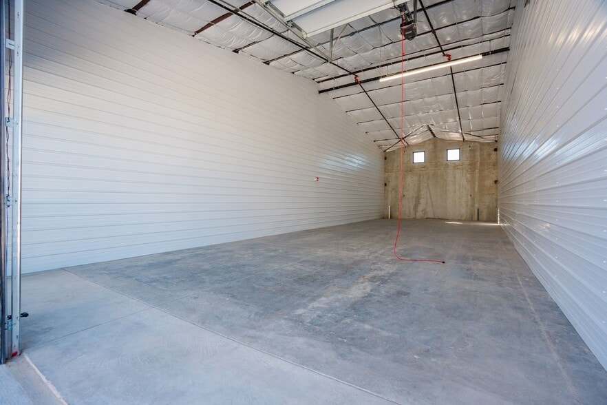 More Photos Of 1931 Liggett Rd, Castle Rock Flex For Sale