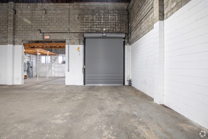 More Photos Of 5701-5709 S San Pedro St, Los Angeles Manufacturing For Lease