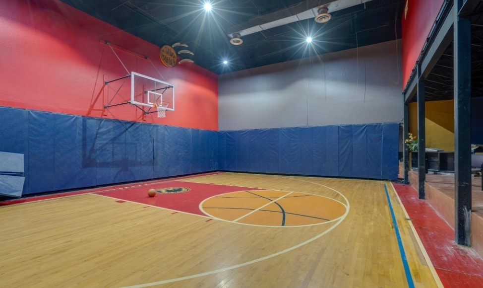 More Photos Of 1130 W Trinity Mills Rd, Carrollton General Retail For Sale