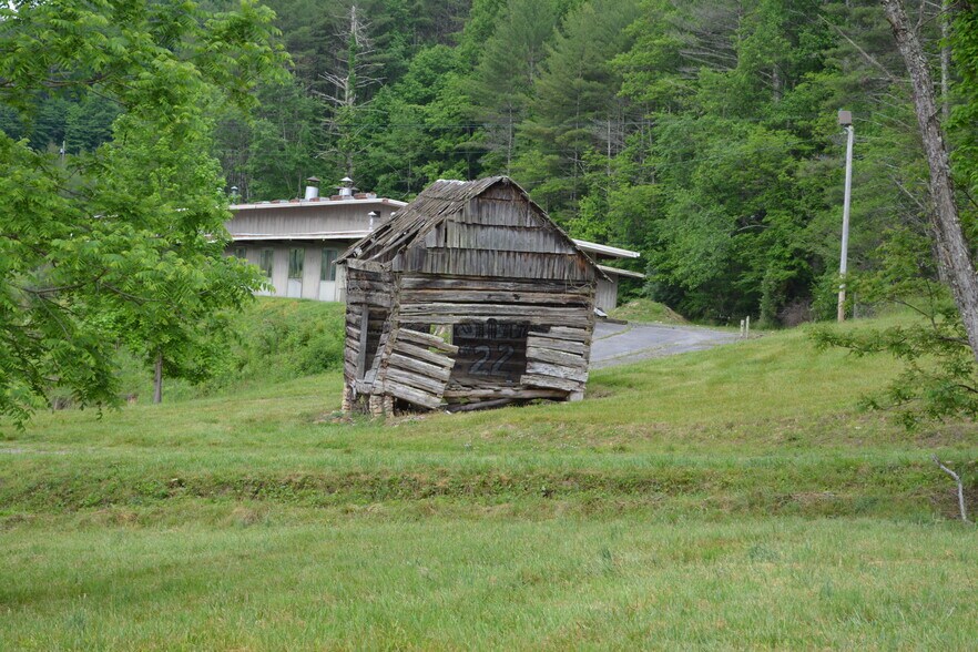 More Photos Of 6421 Highway 91 N, Laurel Bloomery Warehouse For Lease