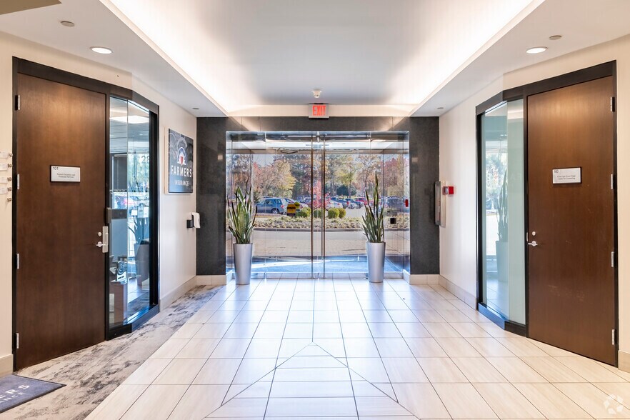 More Photos Of 2820 Waterford Lake Dr, Midlothian Office For Lease