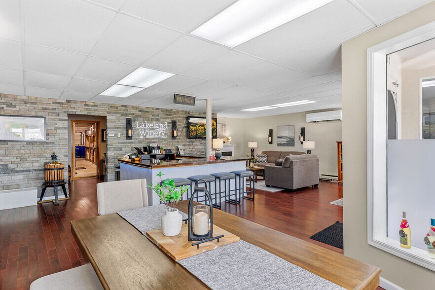 More Photos Of 877 State Fair Blvd, Solvay Storefront For Sale