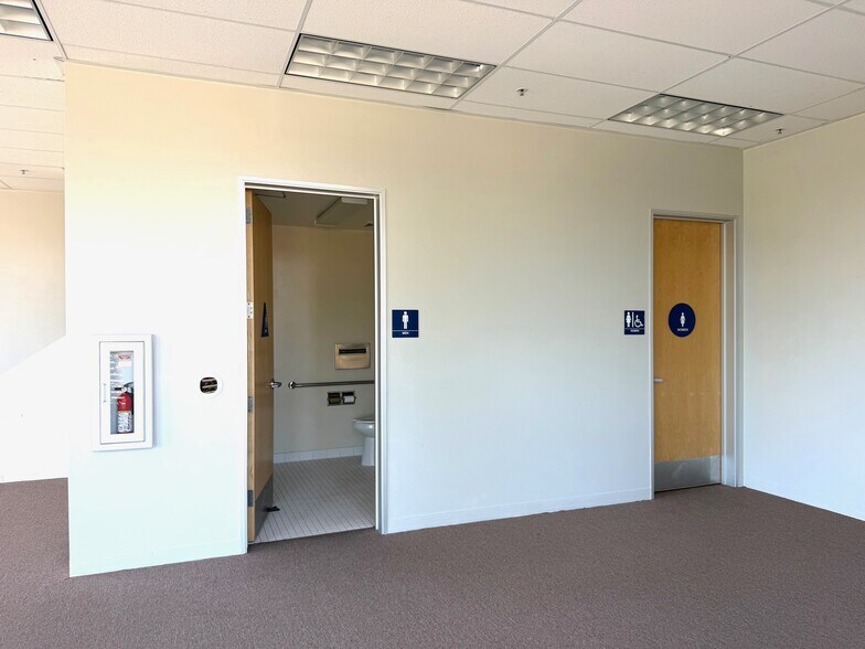 More Photos Of 3163-3179 Independence Dr, Livermore Research And Development For Sale