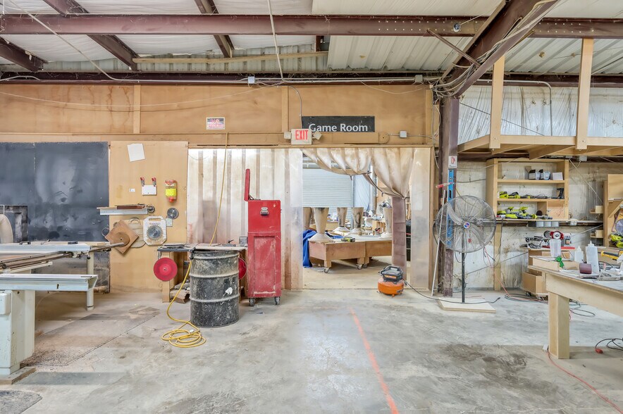 More Photos Of 2745 Interstate 45 S, New Waverly Manufacturing For Sale