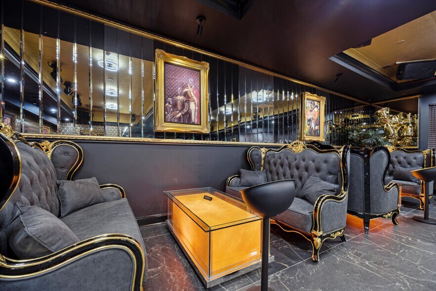 More Photos Of 2154 Bridge St, Philadelphia General Retail For Sale