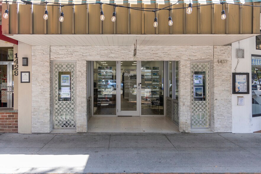 Primary Photo Of 1433 Main St, Sarasota Storefront For Lease
