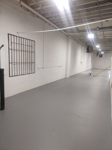 More Photos Of 46 Saratoga Blvd, Island Park Warehouse For Lease