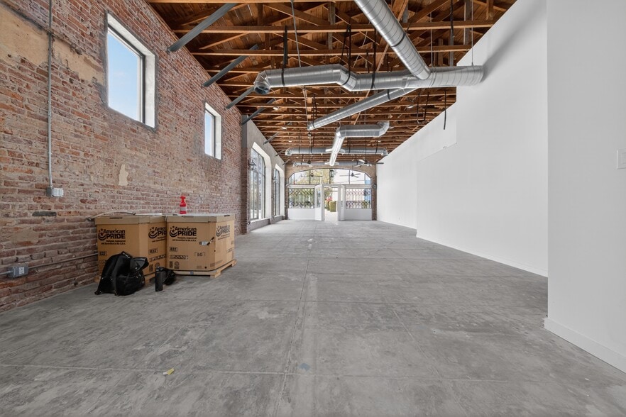 More Photos Of 2916-2927 W Vernon Ave, Los Angeles Storefront Retail Office For Lease