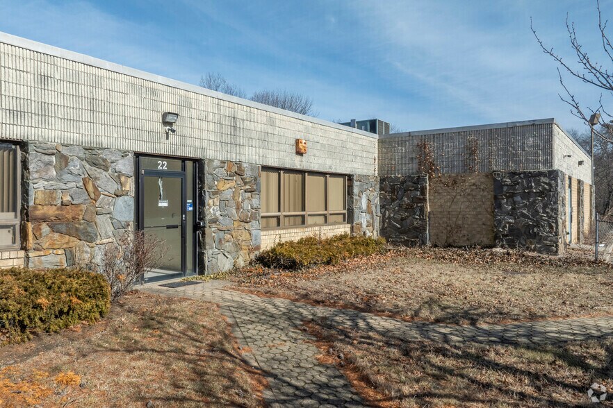 More Photos Of 22 Connor Ln, Deer Park Warehouse For Lease