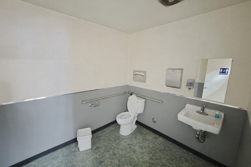 More Photos Of 5530 Lincoln Ave, Cypress Freestanding For Sale