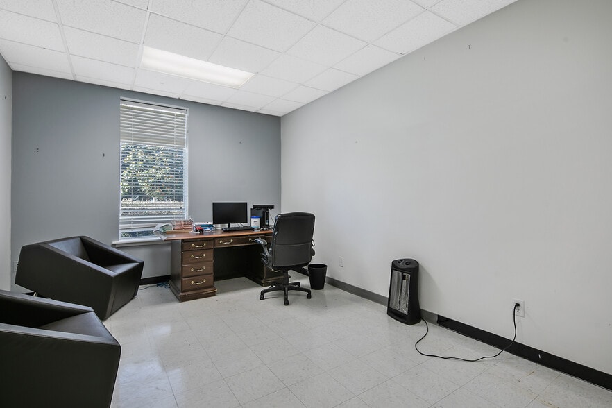 More Photos Of 303-305 Tilghman Dr, Dunn Medical For Sale