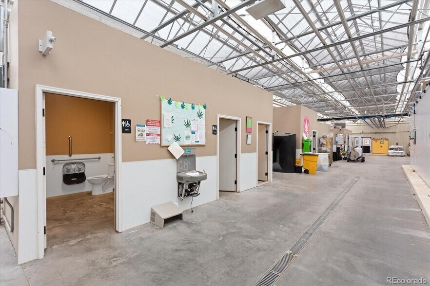 More Photos Of 7800 7706 7708 7710 County Rod 152, Salida Manufacturing For Sale