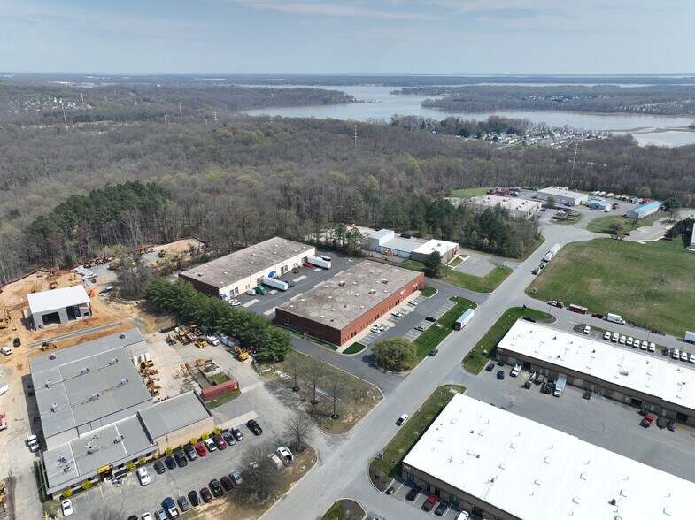 More Photos Of 1305 Governor Ct, Abingdon Warehouse For Lease