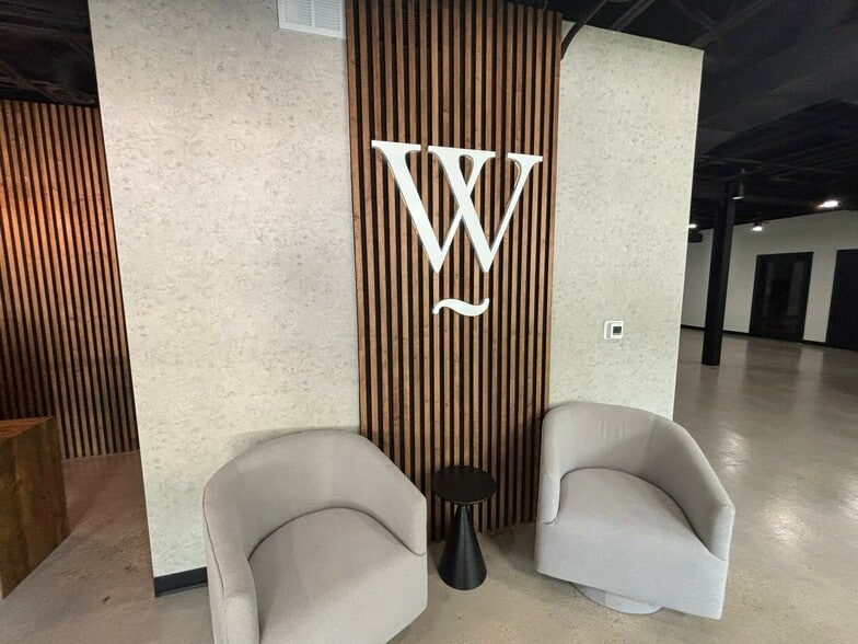 More Photos Of 7177 Hickman Rd, Urbandale Office For Sale