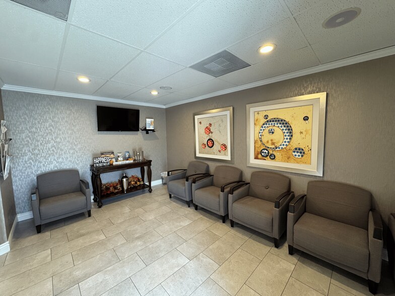 More Photos Of 2525 H St, Bakersfield Medical For Sale