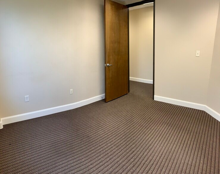 More Photos Of 401 Ranch Road 620 S, Lakeway Medical For Sale