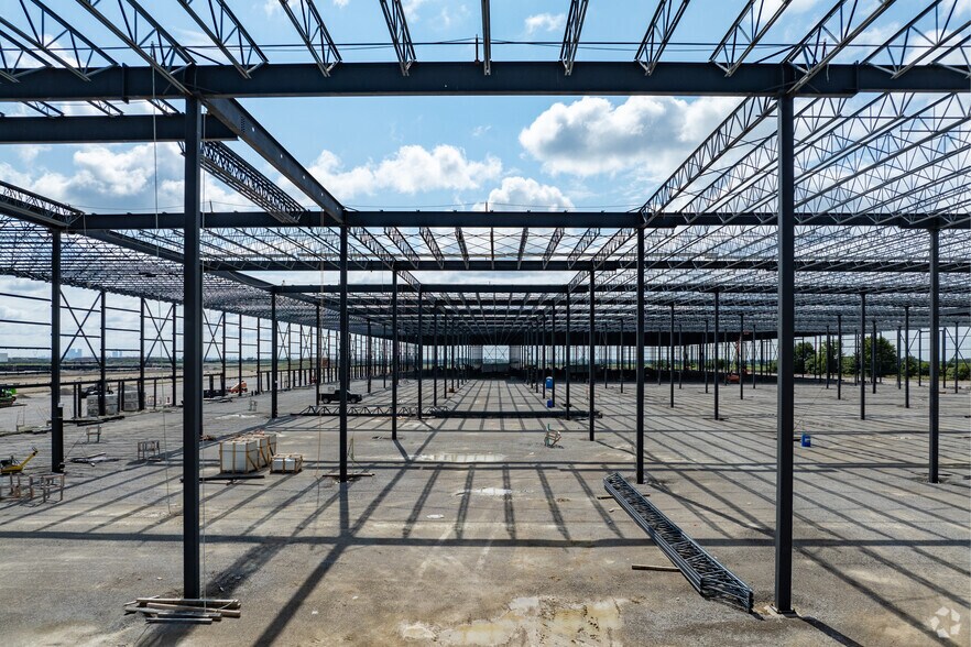 More Photos Of 5405 Countryside Dr, Brampton Warehouse For Lease