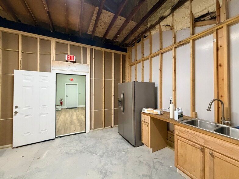 More Photos Of 1959 Jacksonville Rd, North Charleston Flex For Lease
